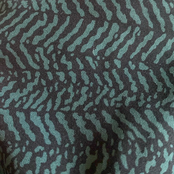 Lululemon Sports Bra Green/Black - Picture 2 of 9